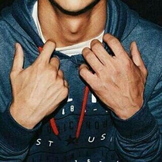 اعرف السر.. ليه تفاحة آدم بتظهر عند الرجالة بس؟ تفاحة ادم