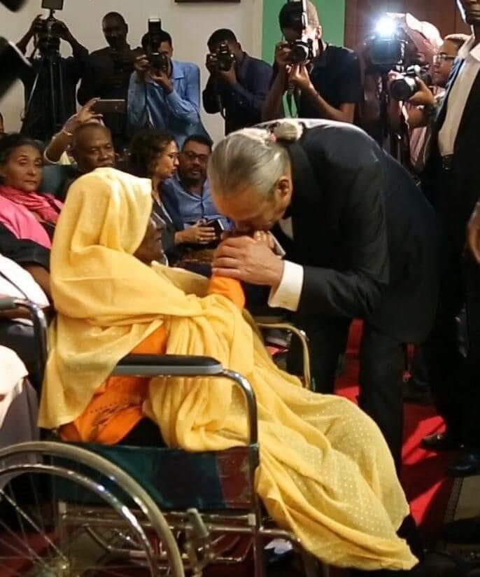 بعد شائعات وفاتها.. تعرف على أيقونة التمثيل السوداني فايزه