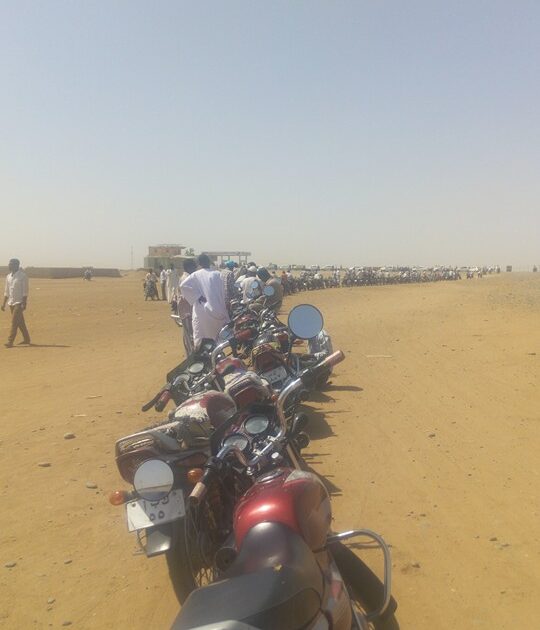 بالصورة..أطول صف وقود في العالم في هذه المدينة السودانية 53565185 2350479114976875 723566740855848960 n