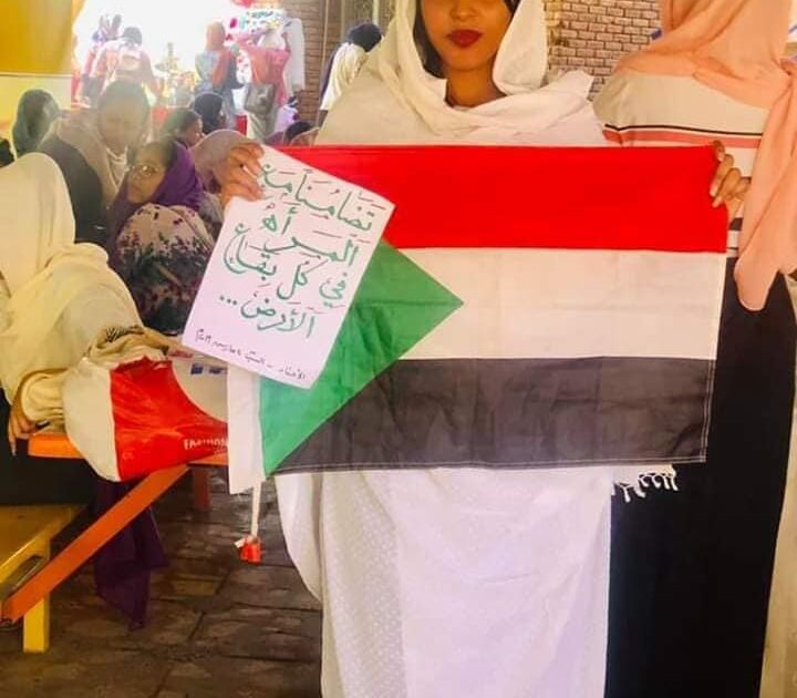 هوس التصوير بـ(الثوب الأبيض) يدفع فتيات لايجارها.. ومعلمة تربح (500) الاحفاديات 2