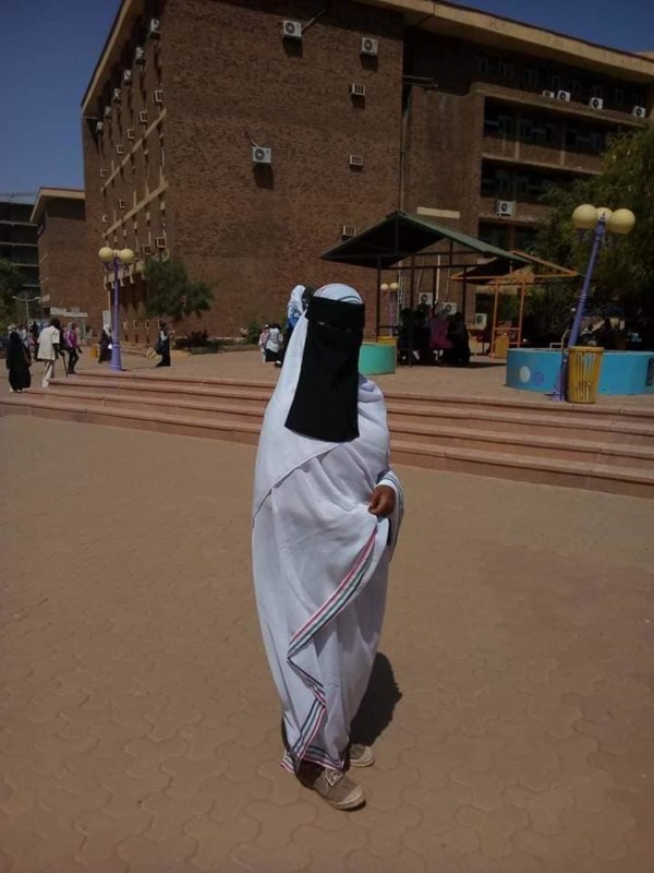السودانيات يُلوِّنَ الاحتجاجات بـــ”الأبيض” ..واستمرار بنات الاحفاد في التظاهرات الاحفاديات3