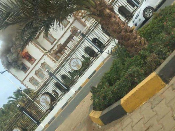 عاجل.. بالصور: حريق بالقصر الجمهوري بالسودان القصر الجمهوري 2