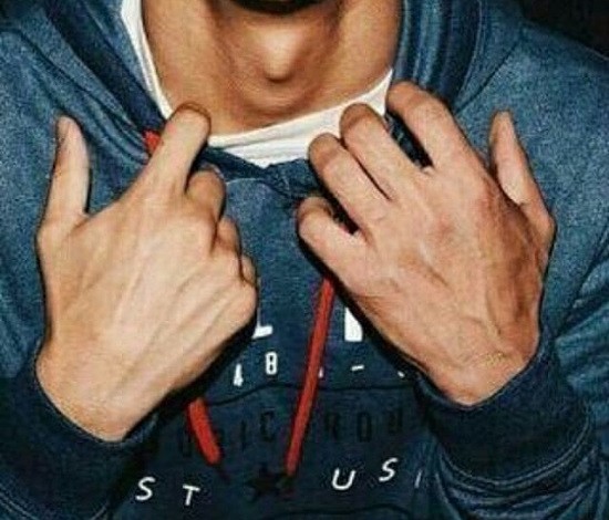 اعرف السر.. ليه تفاحة آدم بتظهر عند الرجالة بس؟ تفاحة ادم