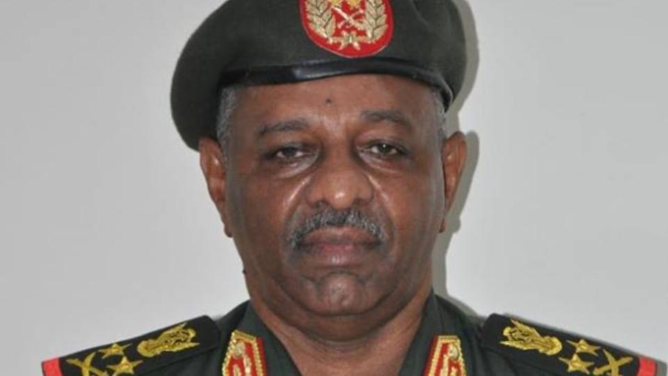 السودان.. المجلس العسكري يعين قائدا جديدا للجيش هاشم
