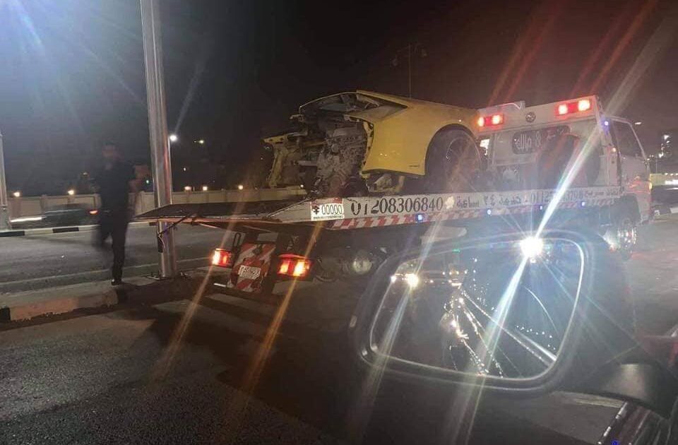 شاهد .. لامبورغيني تنشطر نصفين في مصر image 1
