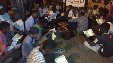 تلاوة قران للمعتصمين