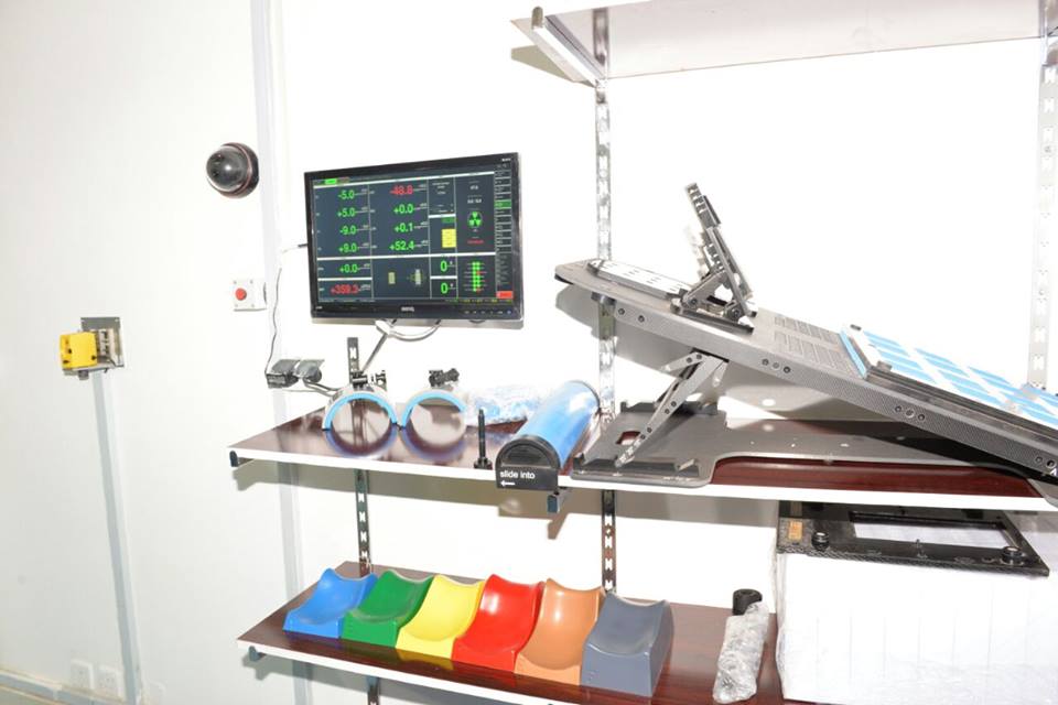 وقفة احتجاجية لعمال مستشفى الذرة ضد الفساد الاداري السرطان اجهزة