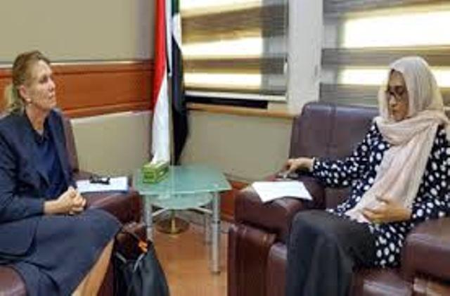 الهام مع السفيرة الهولندية