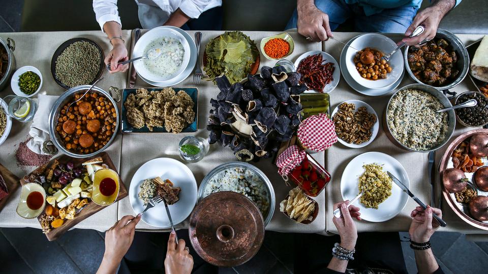 إلى من ينشرون صور موائدهم في رمضان.. "أصل النية"! 27da5e98 ffbc 46dd 8655