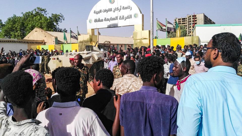 اعتصام الخرطوم.. سقوط 10 جرحى بالرصاص ومقتل ضابط 88c8c6d1 2bf6 452d a783