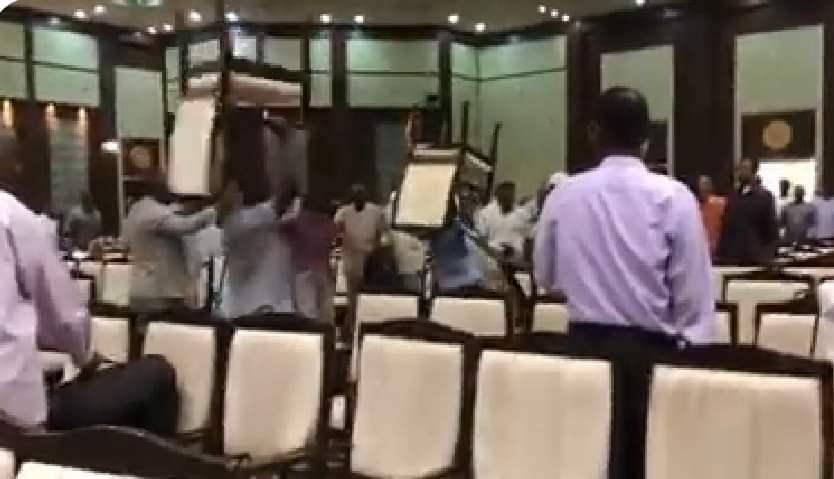 الكشف عن ملابسات الاشتباك بالأيدي والكراسي في اجتماع الأحزاب السياسية مع المجلس العسكري FB IMG 1557351921693