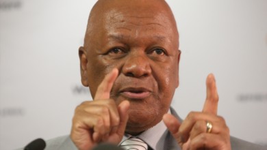 وزير يكمل صفقة مشبوهة بمليار دولار في جوبا Jeff Radebe