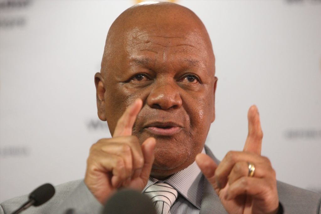 وزير يكمل صفقة مشبوهة بمليار دولار في جوبا Jeff Radebe