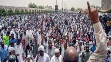 في ساحة الاعتصام بالقيادة 2