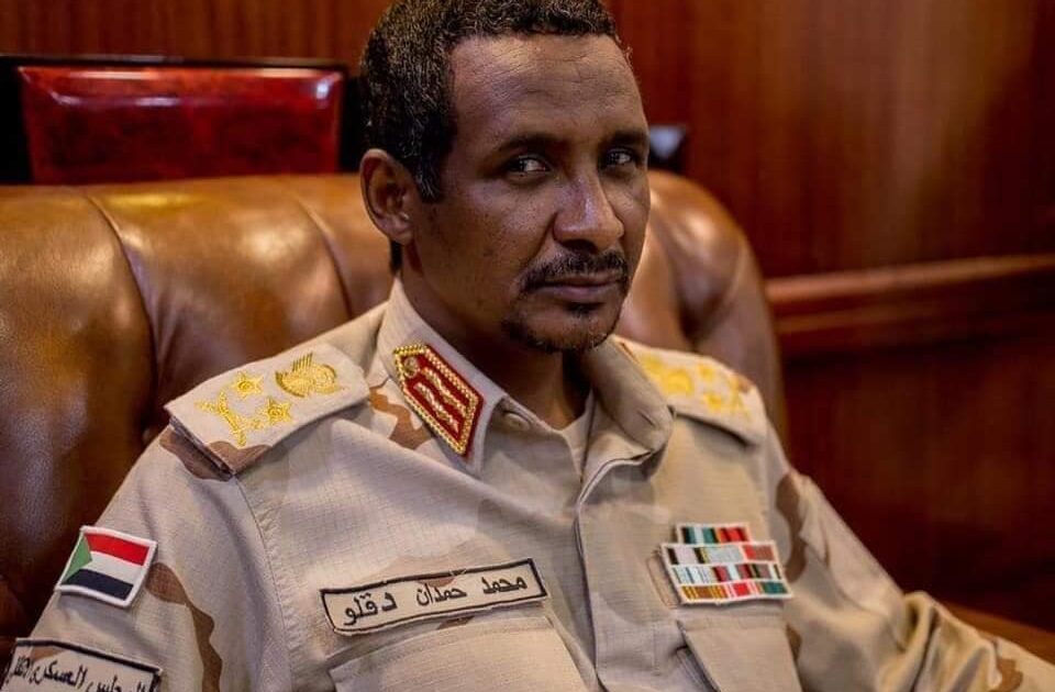 الاتحاد يستنجد بقائد قوات “الدعم السريع” لإنقاذ مباراة المنتخب محمد حمدان دقلو "حميدتي