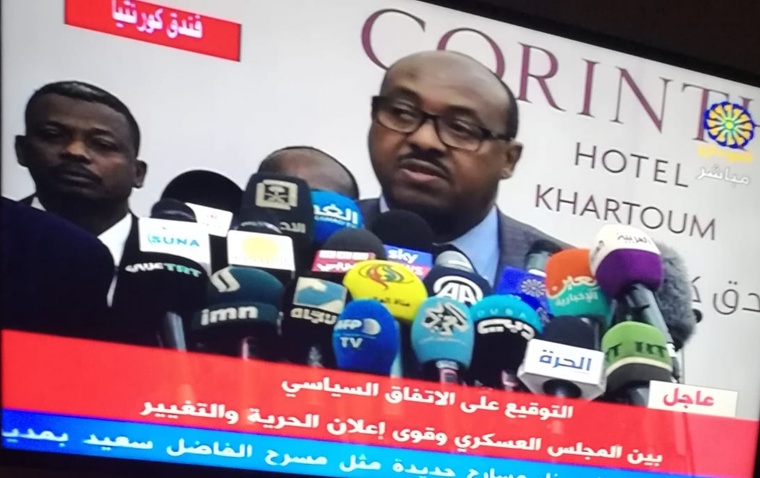 دموع الوسيط الاثيوبي تخطف أضواء التوقيع على الاعلان السياسي بين الفرقاء السودانيين ٢٠١٩٠٧١٧ ٠٨٥٠٠٦