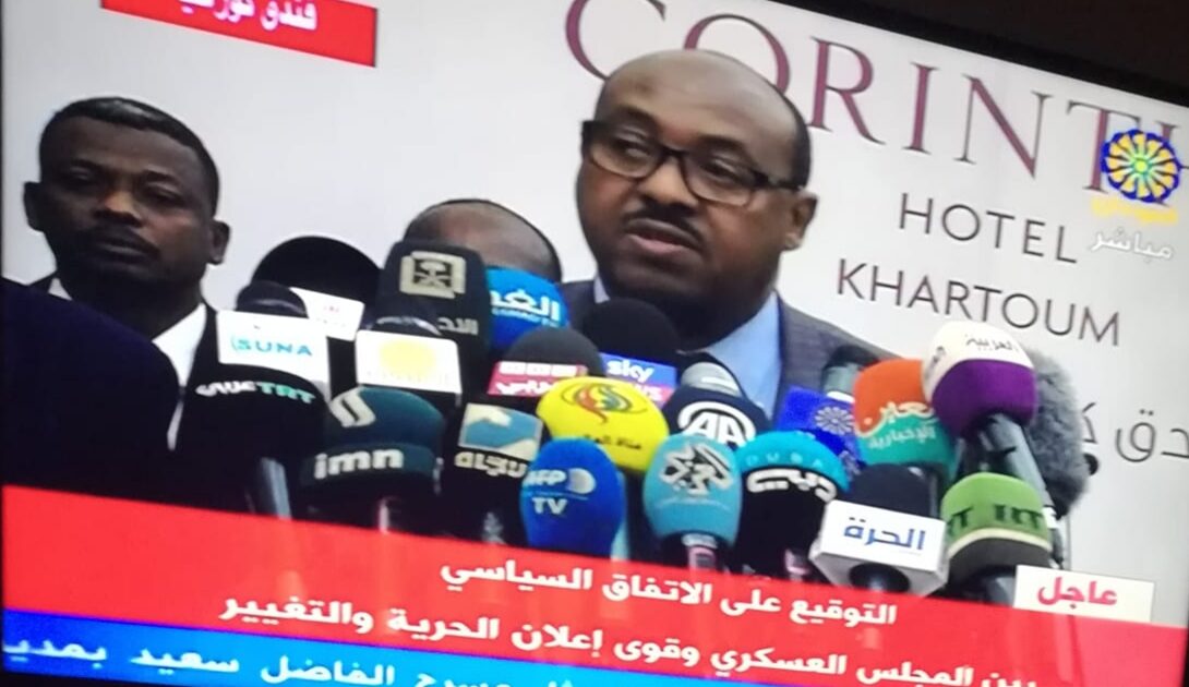 دموع الوسيط الاثيوبي تخطف أضواء التوقيع على الاعلان السياسي بين الفرقاء السودانيين ٢٠١٩٠٧١٧ ٠٨٥٠٠٦