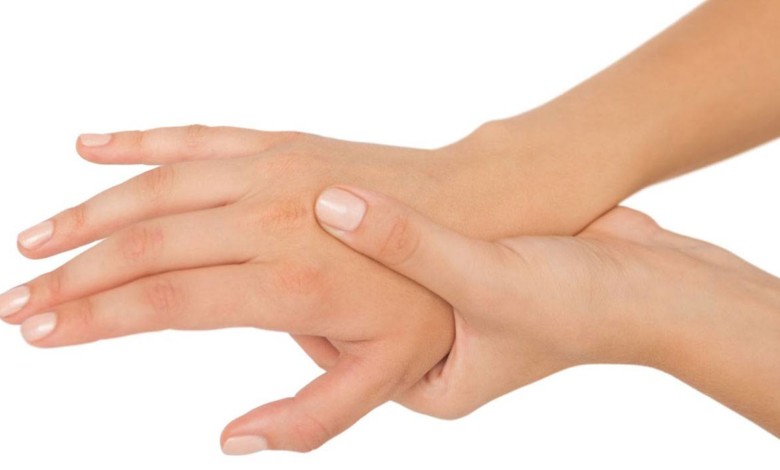اعرف الأسباب العلمية لتنميل اليدين.. منها نقص الكالسيوم والبوتاسيوم 34742 تنميل