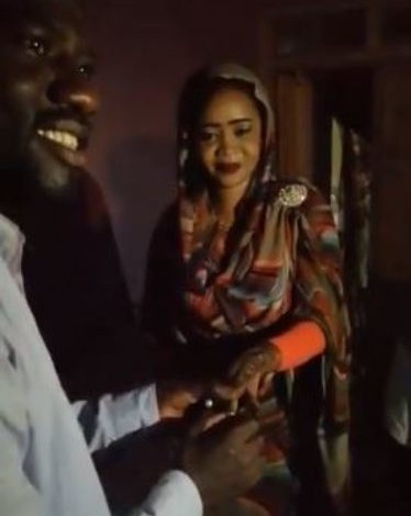 الإعتداء على أيقونة الثورة السودانية الشهير “دسيس مان” بشارع النيل بالخرطوم دسيس مان