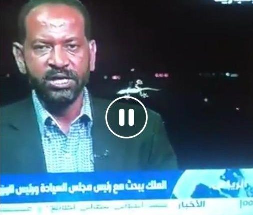 “ضب” يحل ضيفاً ثقيلاً على مراسل قناة الإخبارية بالخرطوم lkjh