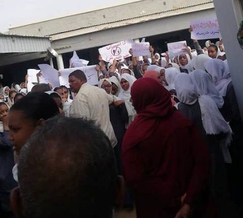 لجنة المعلمين تطالب بتدوين بلاغ ضد المعلم “المتحرش” rr