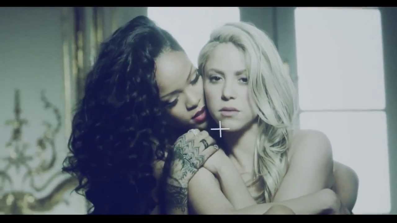 شاكيرا تحتفي بالثقافة اللاتينية وتحتفل بعيد ميلادها في نهائي دوري كرة القدم الأمريكية شاكيرا