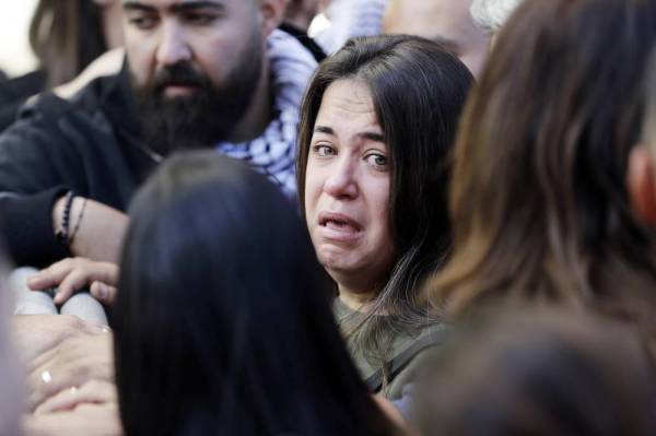 لبنان: الشارع في قبضة المتظاهرين والبرلمان ينصاع 1424643