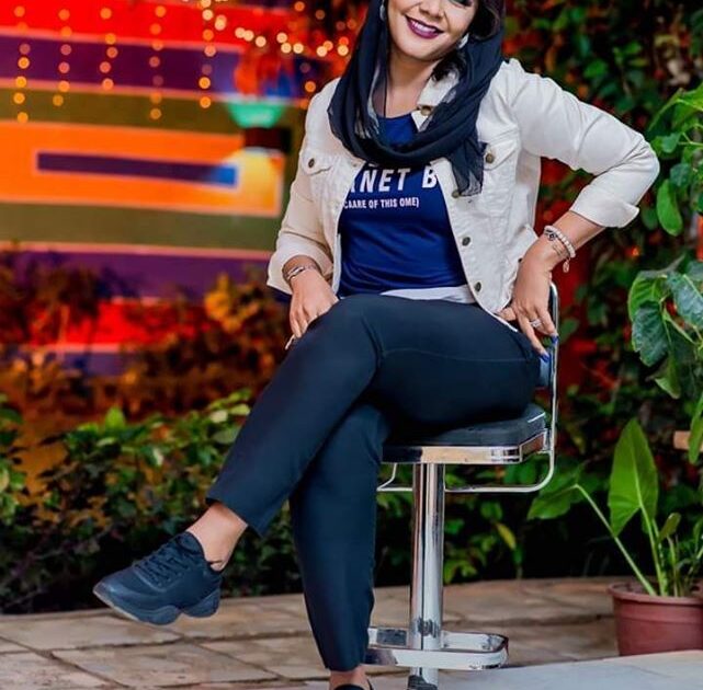 شاهد بالفيديو.. الفنانة مكارم بشير تفاجئ المتابعين وتظهر في حفل بأزياء مثيرة للجدل وساخرون: (شكلها عاوزة تفك العرش وتمرق) مكارم بشير