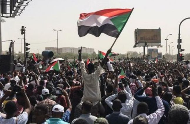 معرض صور فوتوغرافية للثورة السودانية بمدينة آرل الفرنسية سودافاكس