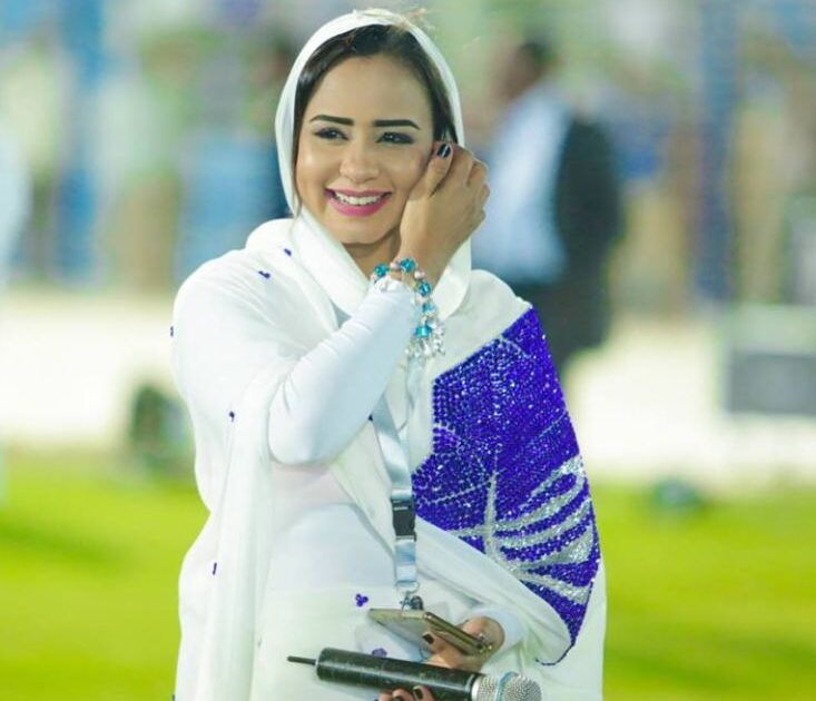 بالفيديو.. المذيعة داليا عطا الله تفاجئ المشاهدين وتغني على الهواء مباشرة وناشطون (وجه ملائكي وحنجرة ذهبية) داليا عطا