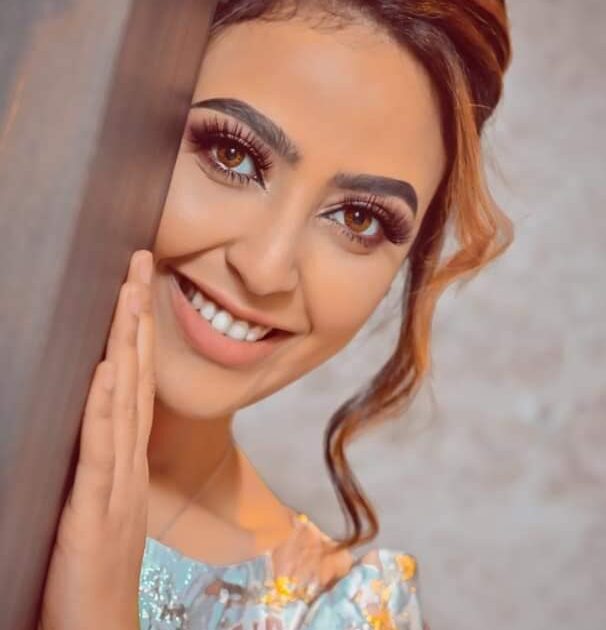قبلة جريئة و ملابس كاشفة ..شاهد كيف ظهرت هذه الإعلامية السودانية المشهورة شهد المهندس