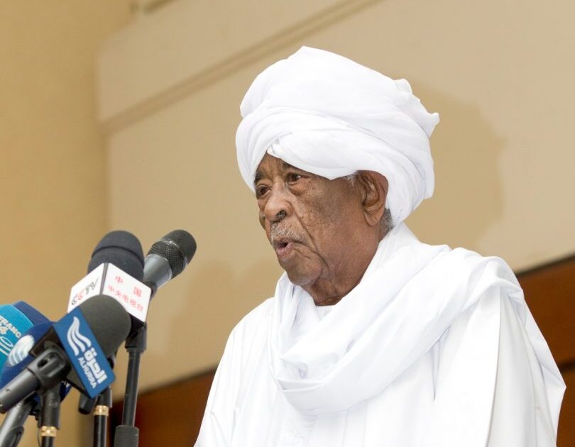 الموت يغيّب عميد الصحافة السودانية محجوب محمد صالح بعد صراع مع المرض، في العاصمة المصرية القاهرة محجوب محمد صالح