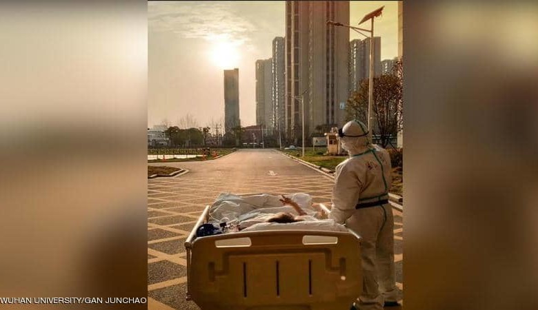 طبيب ومريض وشمس.. قصة "صورة كورونا" التي هزت شبكات التواصل ووهان