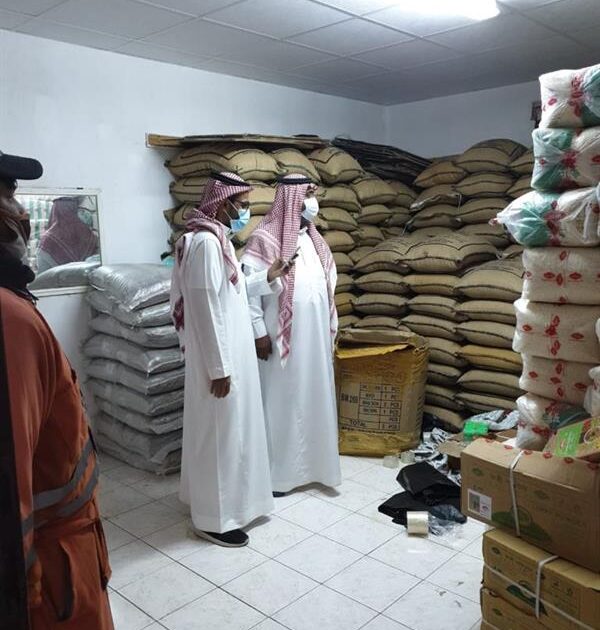 السعودية: ضبط كميات كبيرة من التنباك والارز مخزنه في سكن عمالة وافدة 4905e828 9c18 4f8c 9e38 e4a9047d46ee