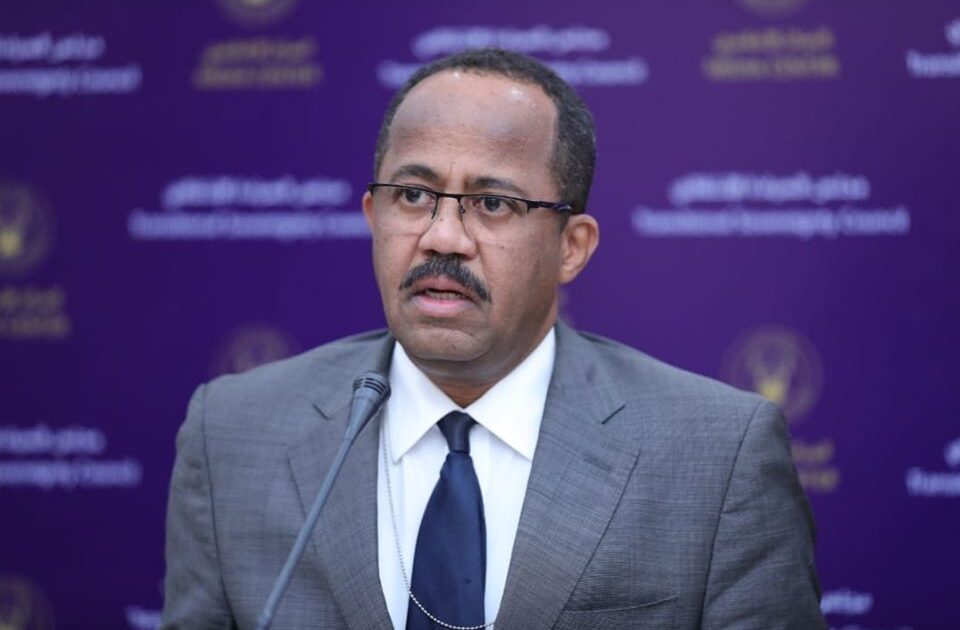 وزير الصحة يُحذر من نفاذ وشيك للادوية المنقذة للحياة أكرم علي التوم