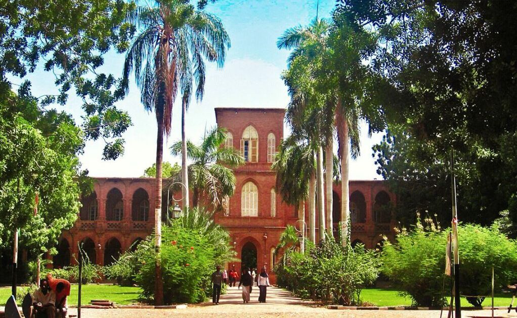 مدير جامعة الخرطوم يتلقى تهاني عيد الأضحية المبارك بمركز الجامعة بالقاهرة جامعة الخرطوم