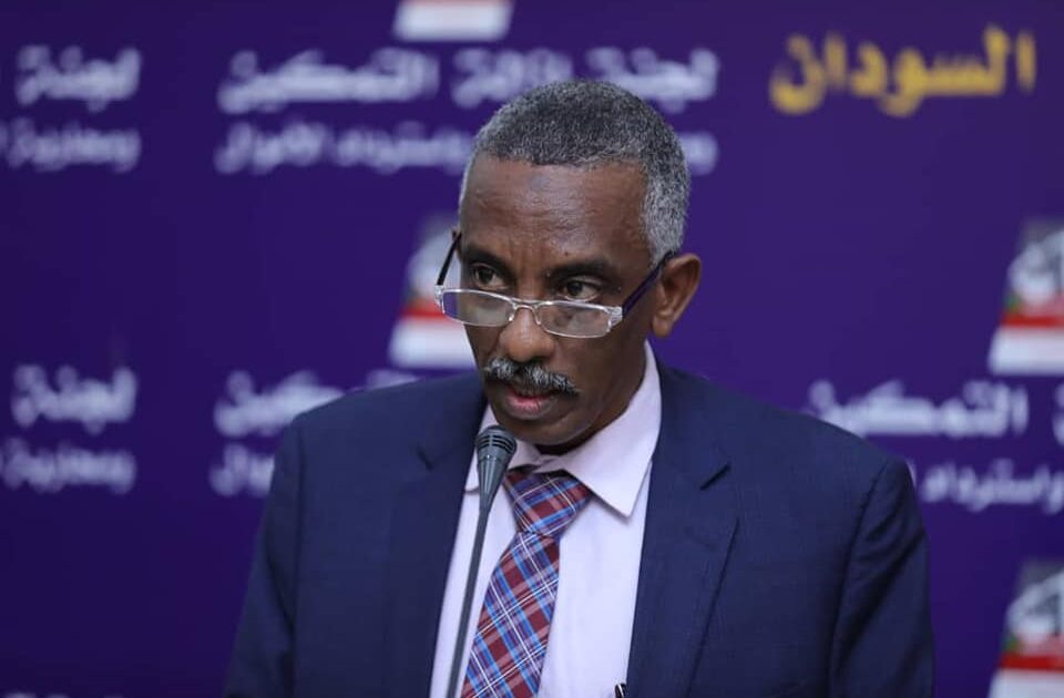 وجدي صالح يهاجم مسؤول بمجلس السيادة ويتساءل: “من لايؤمنون بالثورة كيف يقومون بحمايتها؟“ وجدي صالح