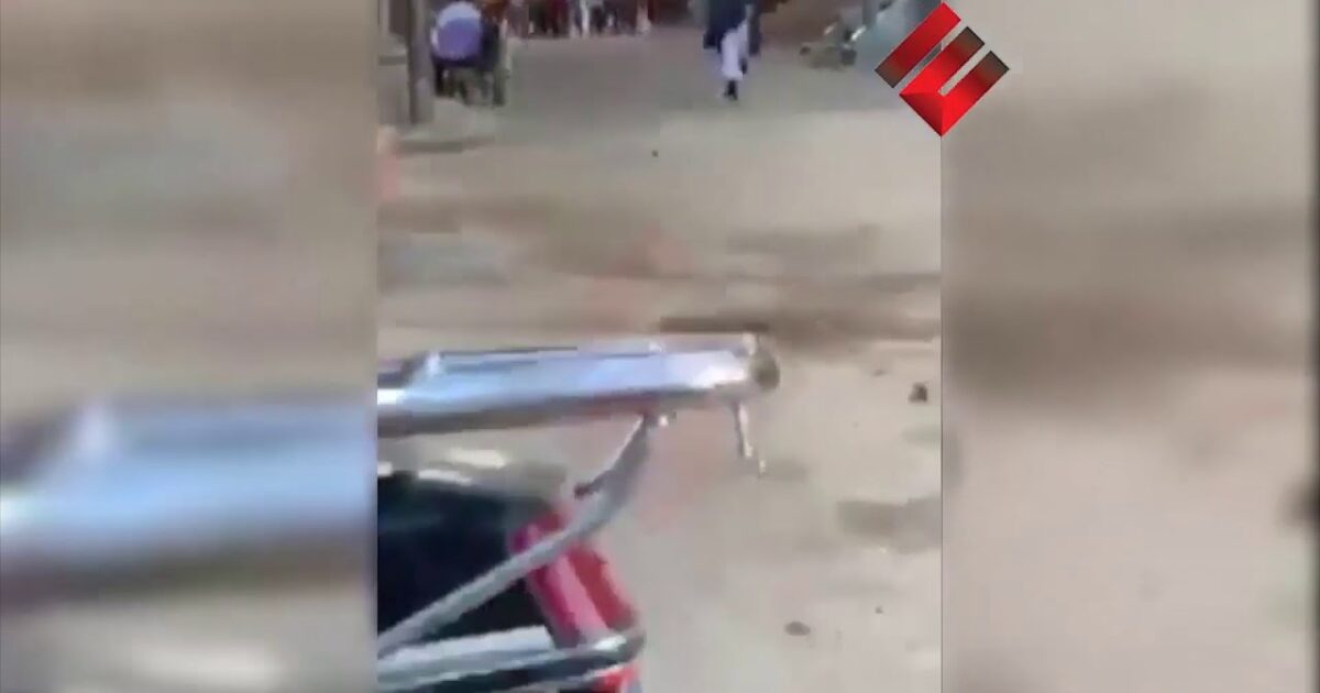 شاهد بالفيديو ..هروب إمام مسجد بعد مداهمة الشرطة للتجمع 259275