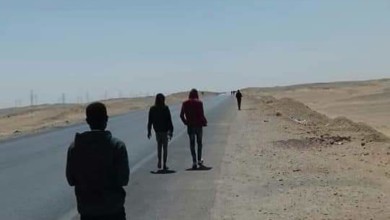 تأزم الأوضاع للعالقين بمصر..و سودانيون يحاولون العودة سيراً على الأقدام سودانيين راجعين من مصر
