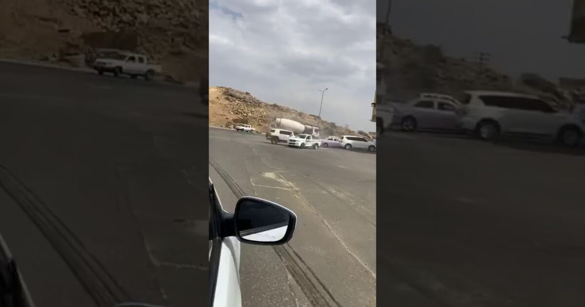 السعودية.. مشاجرة وصدم بالمركبات وقذف بالحجارة في شوارع عسير (فيديو) 270090