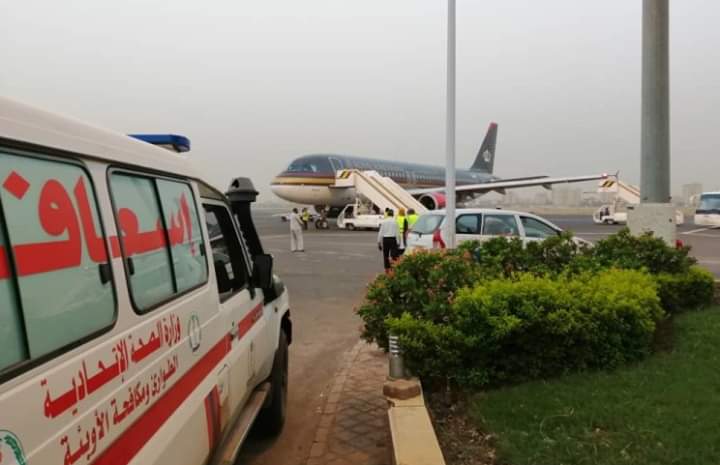 عاجل: شاهد وصول اول طائرة تحمل الدفعة الأولى من العالقين السودانيين بالخارج FB IMG 1592154221284
