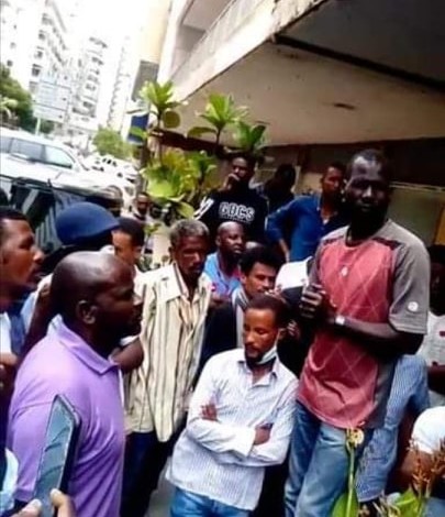 فيديو مثير.. العالقون في لبنان :يتحدثون بلهجة لبنانية (بدنا معونات ومافي حدا بتحرك من هون) سودانيين بلبنان