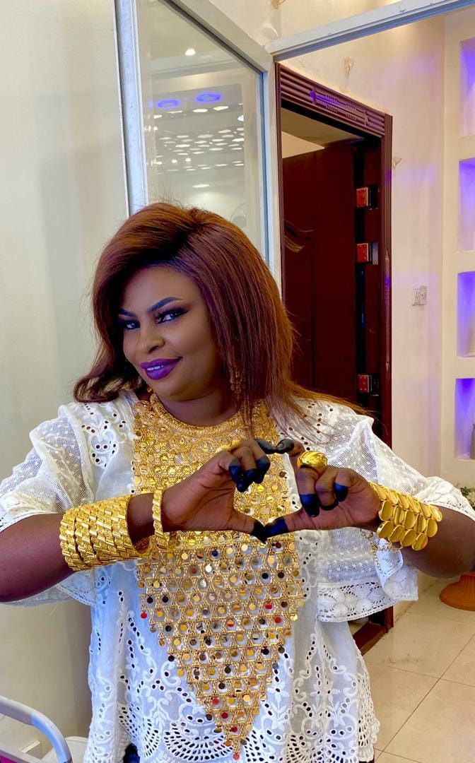 بالصور: “مني ماروكو” تثير ضجة على مواقع التواصل الإجتماعي بسبب ما ارتدته منى1