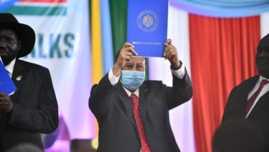 بعد التوقيع على اتفاق تاريخي يشهده السودان.. حمدوك : أُهدي السلام إلى أطفالنا الذين وُلدوا بمعسكرات النزوح FB IMG 1598872347534 720x470 1