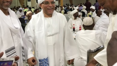 السفير السعودي بالزي المحلي السوداني في احدى المناسبات