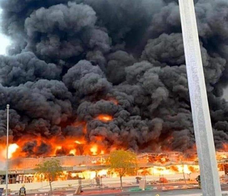 اندلاع حريق بسوق عجمان الشعبى بالمنطقة الصناعية بالإمارات حريق