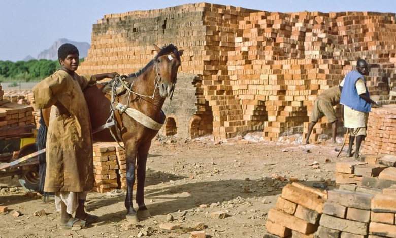 حرفيو صناعة الطوب المحلي يستنجدون بوالي الخرطوم طوب 1984