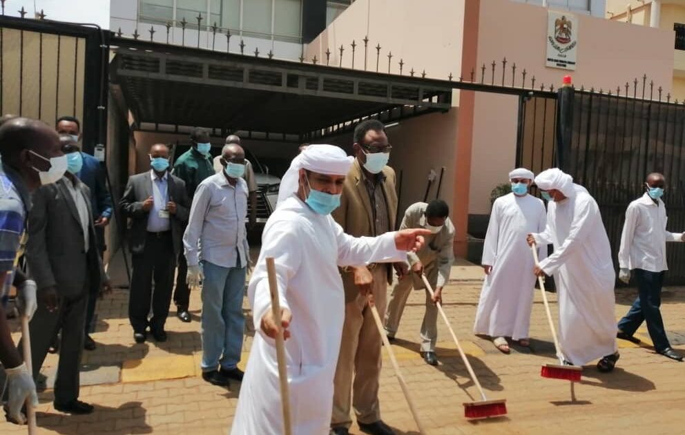 السفارة الإماراتية بالخرطوم تنفذ حملة لإصحاح البيئة IMG 20200906 WA0020