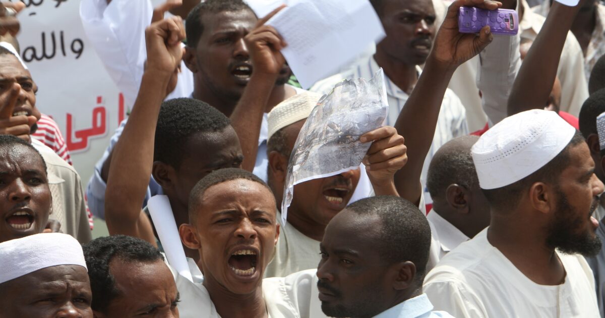 فض اعتصام سودانيين بالقوة بعد مقتل طفل في الجيزة image search 1604253762554
