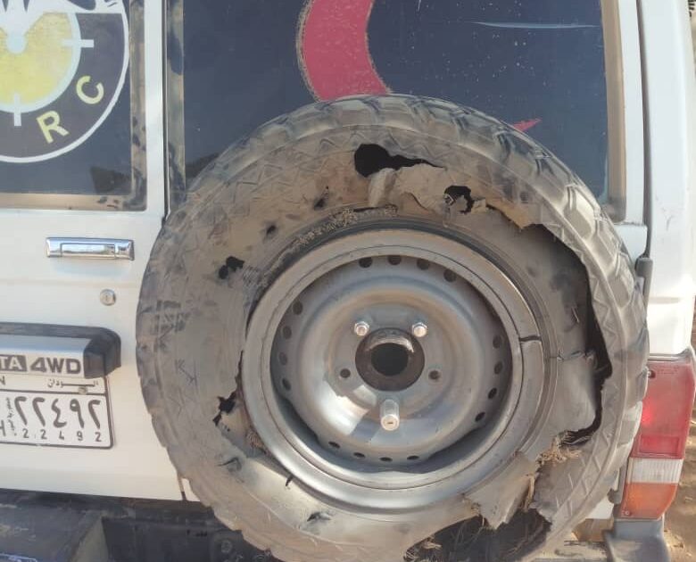 تعرُّض عربة إسعاف تقل مرضى تابعة للشركة السودانية لنهب مسلح IMG 20210310 WA0005